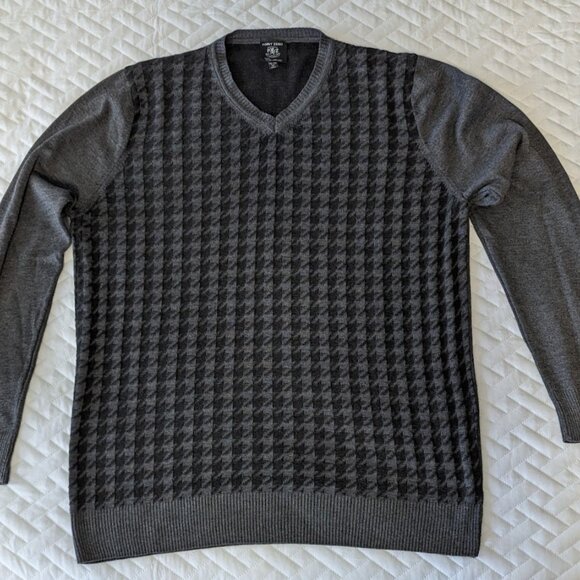 Point Zero Couture Houndstooth V-Neck Sweater in Men's XL - Picture 2 of 7